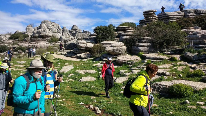 El PMD Almuñécar llevó más de cuarenta senderistas a recorrer El Torcal de Antequera